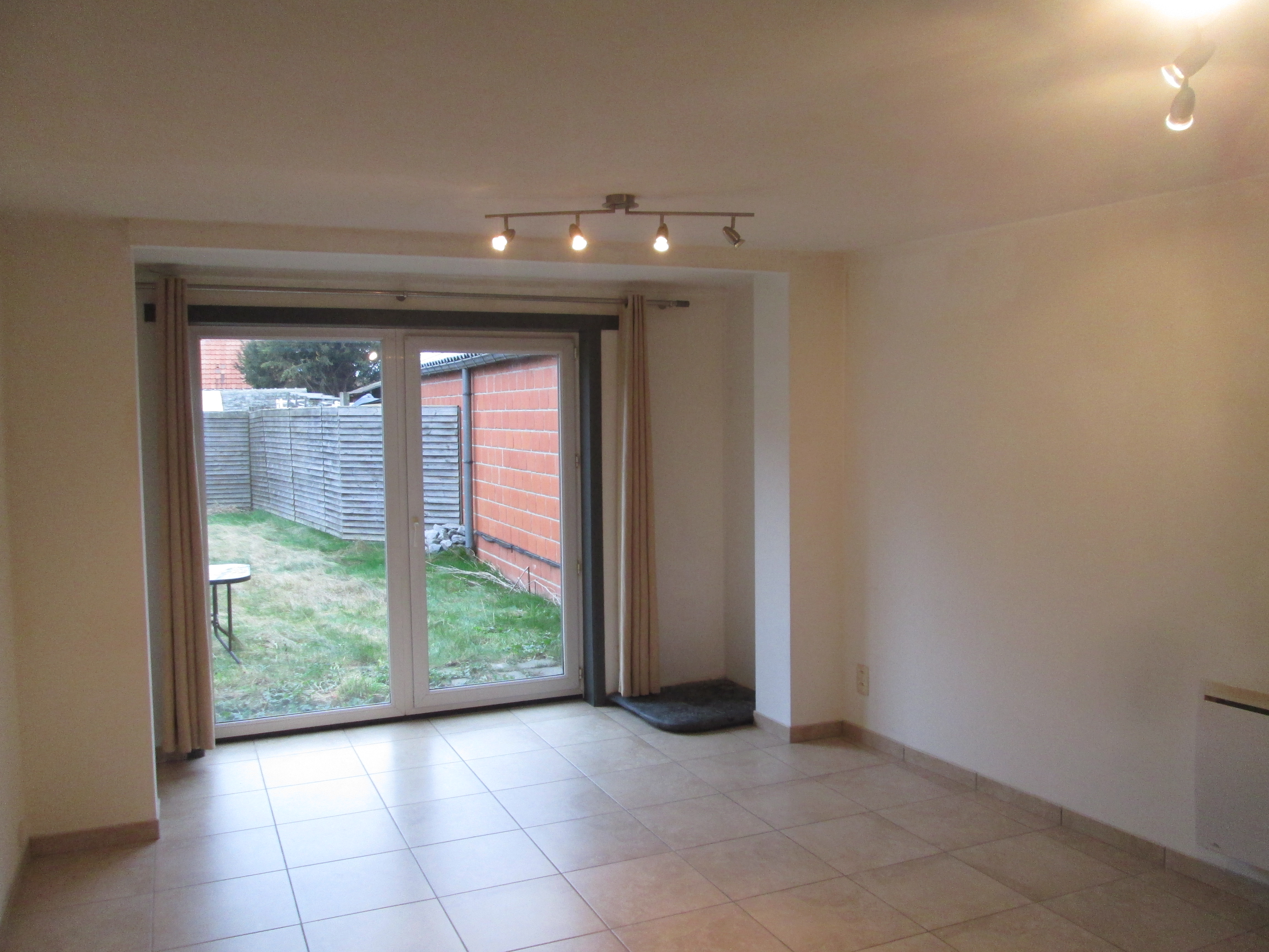 APPARTEMENT  REZ  CHAUSSEE AVEC JARDIN 1 CHAMBRE A LOUER WARCOING